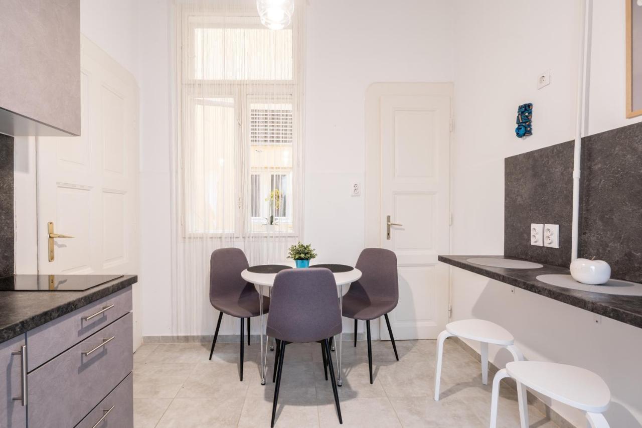 The White House Apartment Budapest Luaran gambar